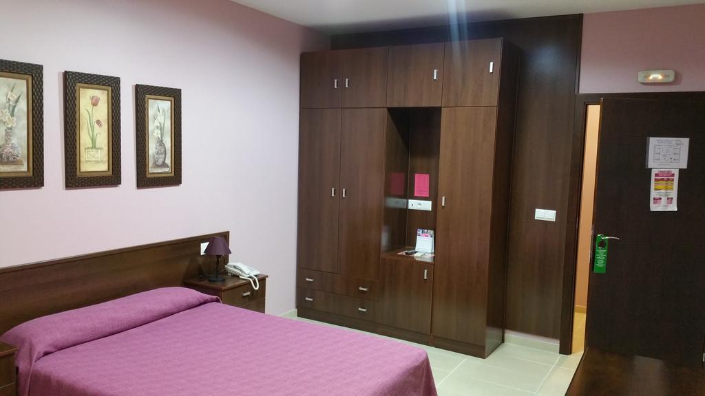 Hotel Leon Ла-Пальма-дель-Кондадо Номер фото